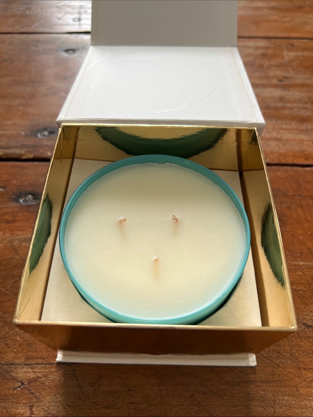 SPARROW Lake "Wild Bluebell" Luxury Artisan Candle 60 Hours 11oz - Picture 3 of 4